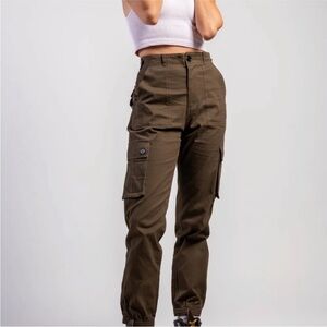 NWT Wondery Outdoors Isabel 3.0 Brown Cargo Active Pants size S Tall
